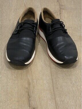 Vionic Athletic Shoes Men's Size 10  Black Leather Slip On Elastic Laces